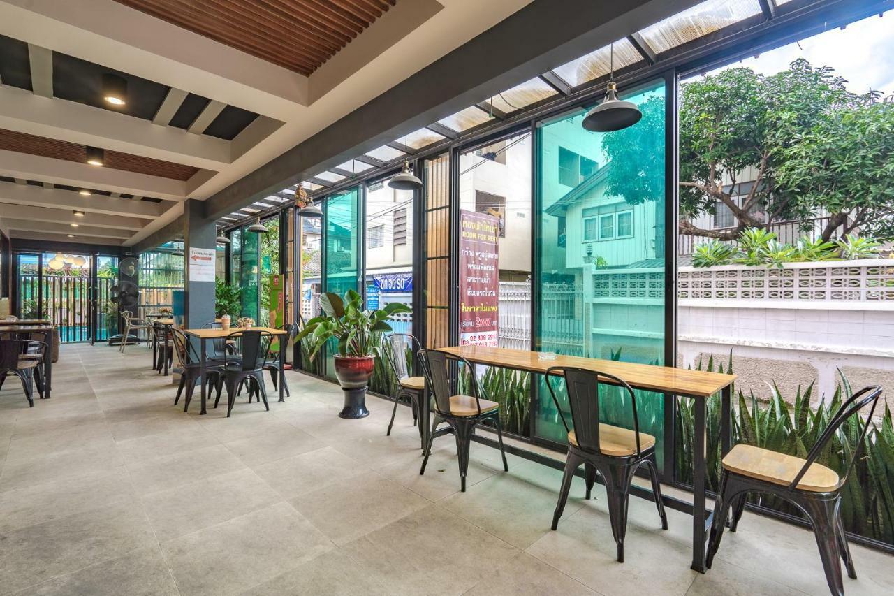 Penyos Service Apartment Bangkok Buitenkant foto